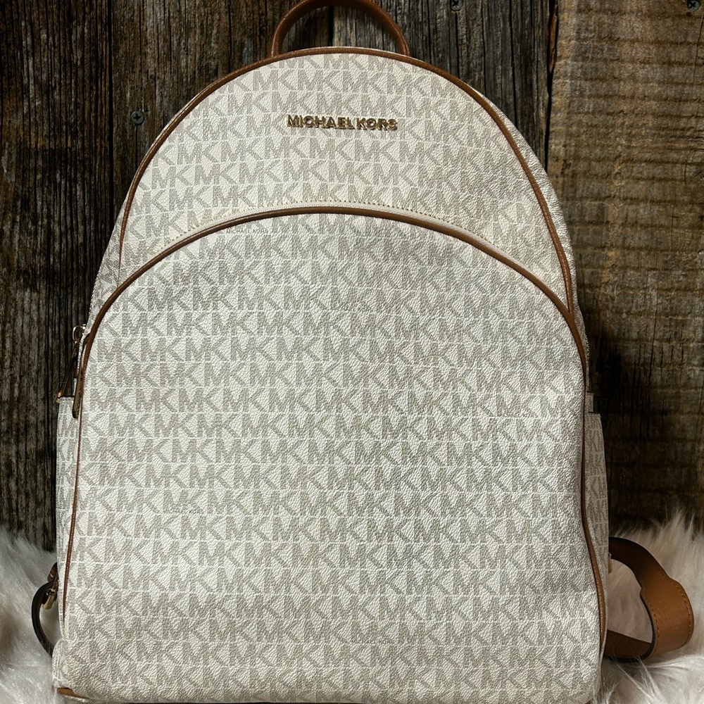 Michael Kors Abbey Fashion Backpack In Vanilla/Acorn - Picture 4 of 14